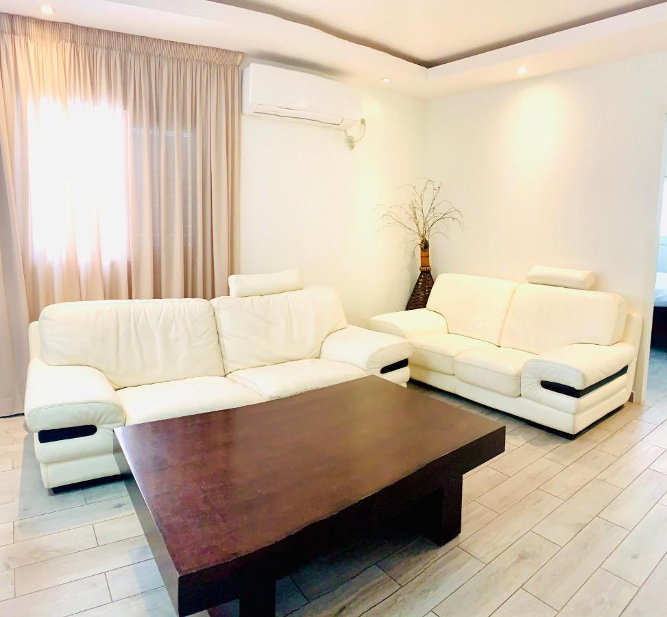 Royal Lea Apartmens 内坦亚 外观 照片