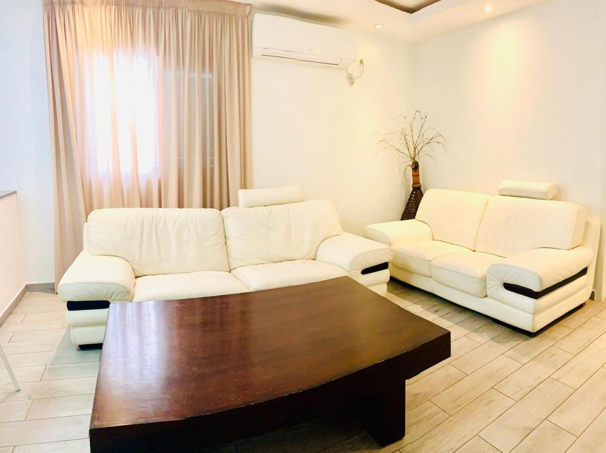 Royal Lea Apartmens 内坦亚 外观 照片